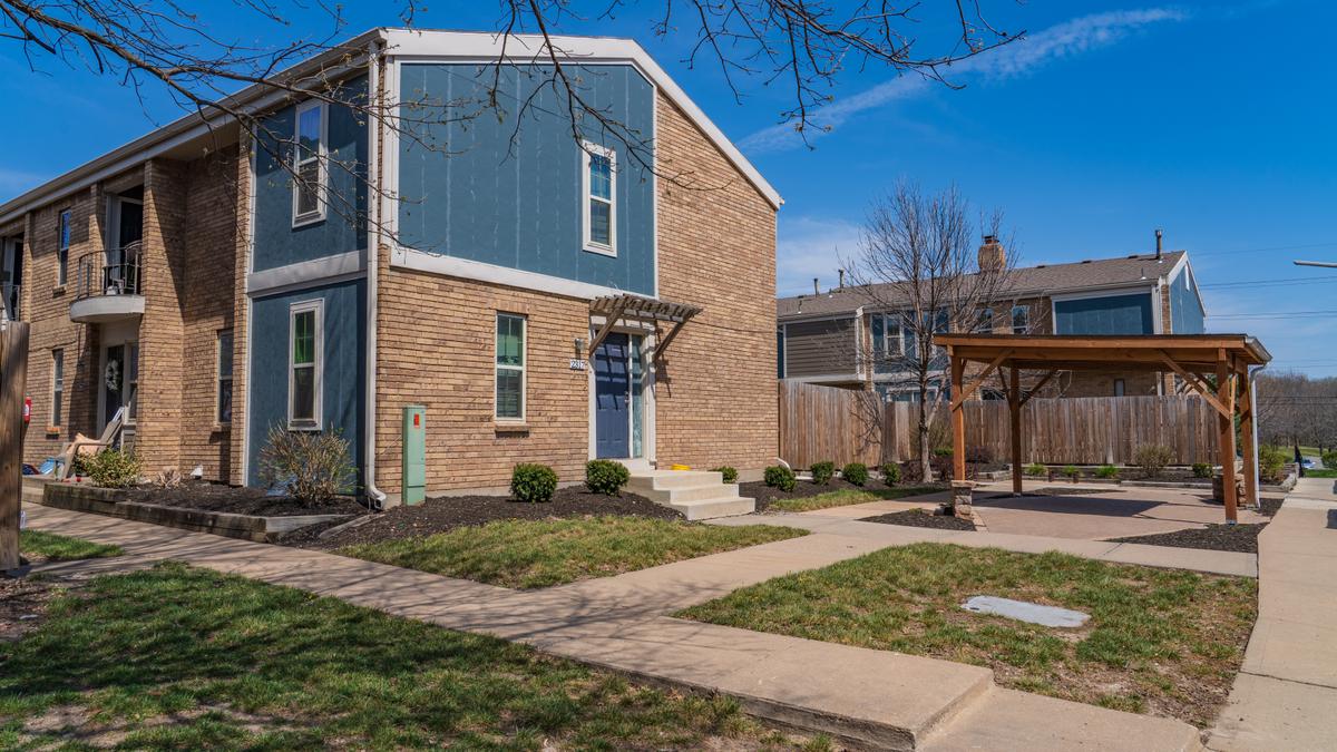 Willow Crossing building exterior, view 5