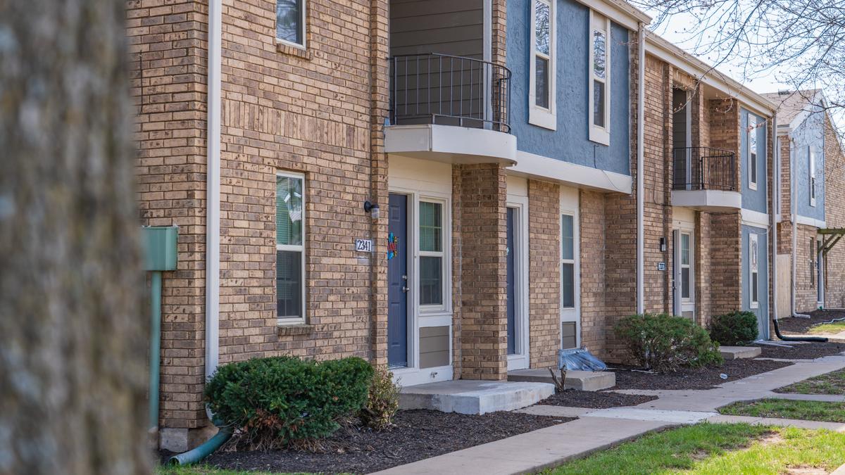 Willow Crossing building exterior, view 10